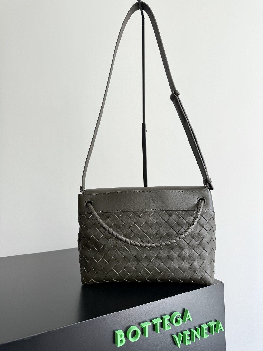 Bottega Veneta Small Andiamo Messenger 29x20x13cm