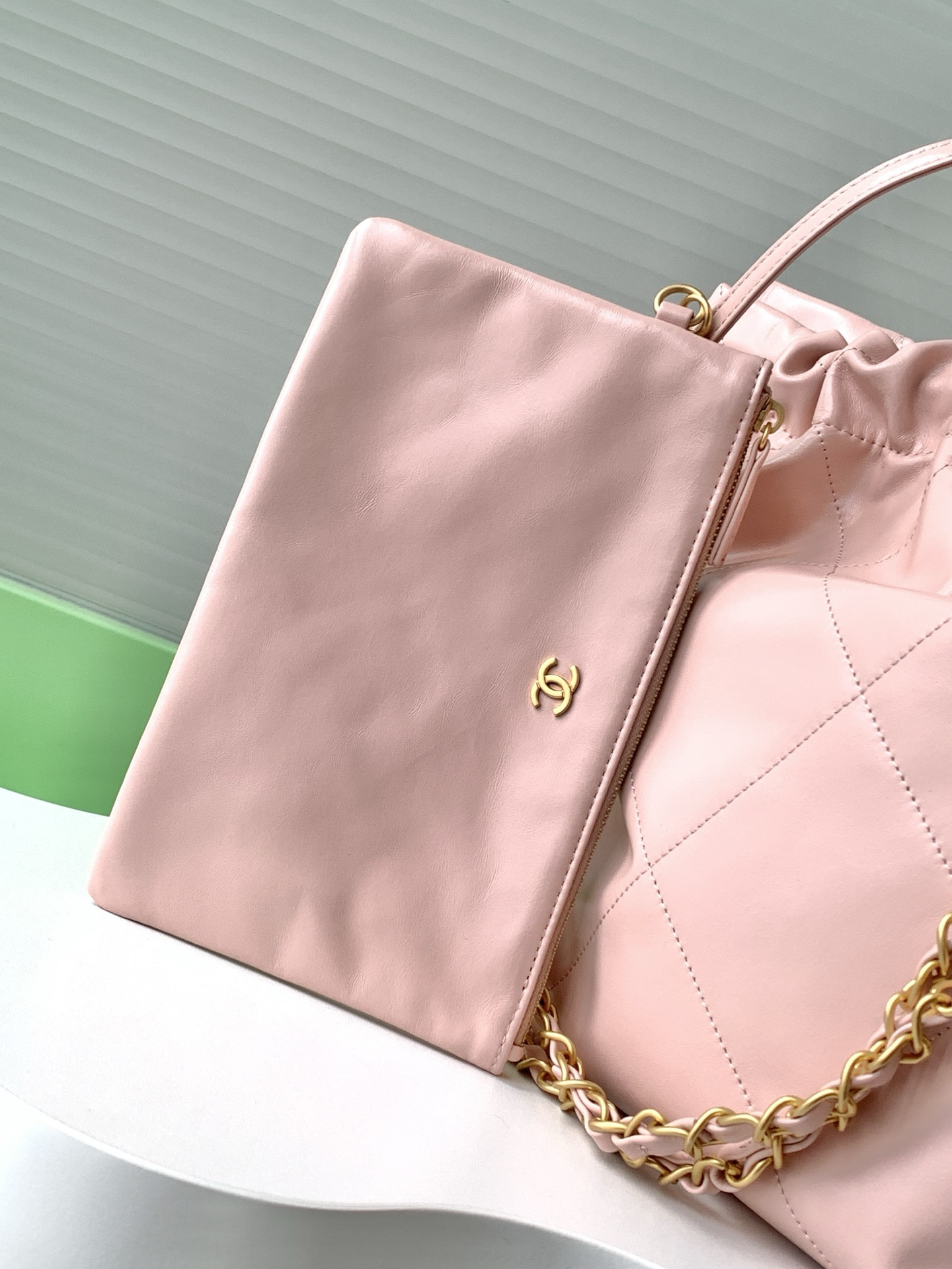 CHANEL 22 SMALL HANDBAG AS3260 35x37x7cm