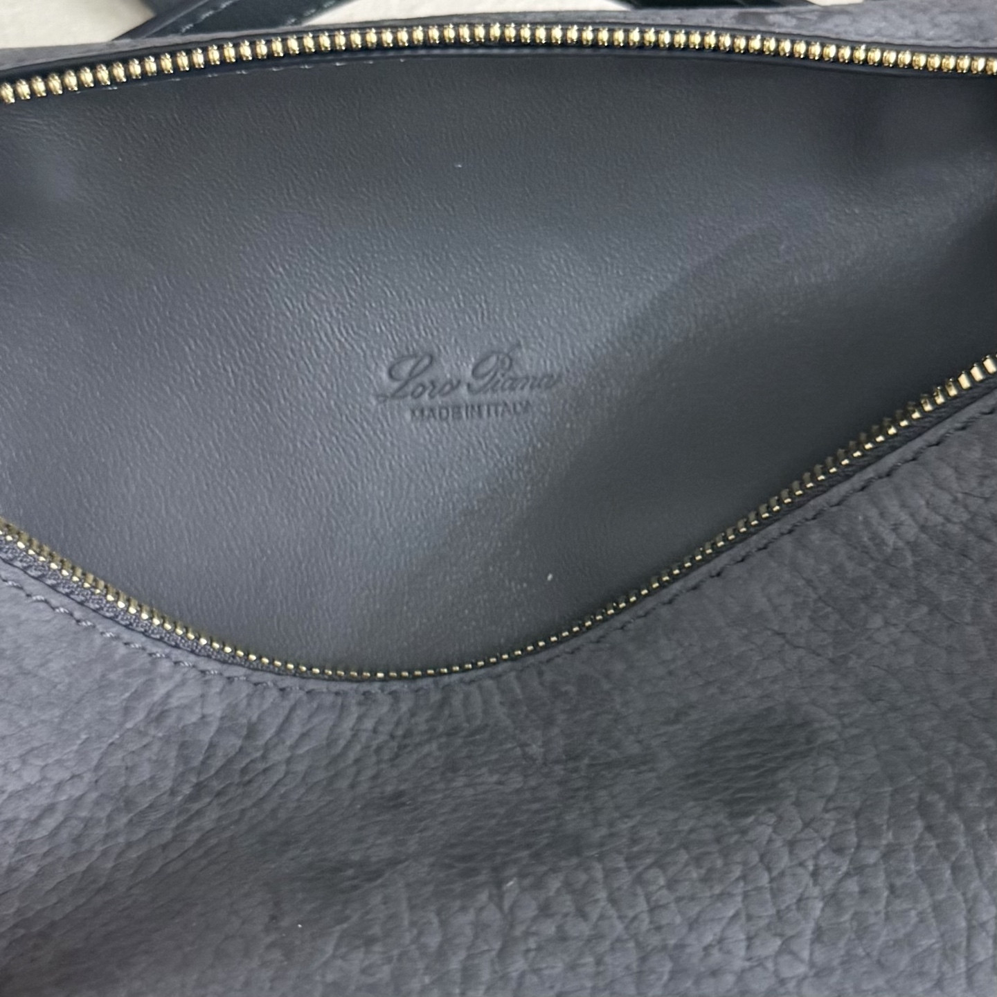 Loro Piana Extra Pocket L19 Grained Calfskin 11 x 19 x 6.5 cm