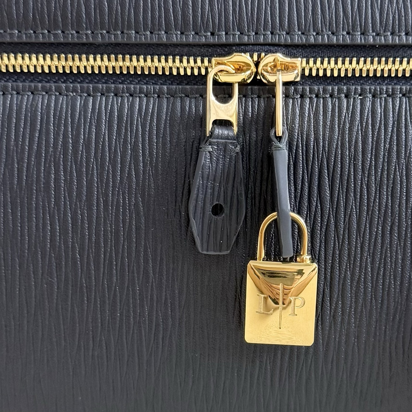 Loro Piana Extra Pocket L27 Calfskin 16x27x10cm